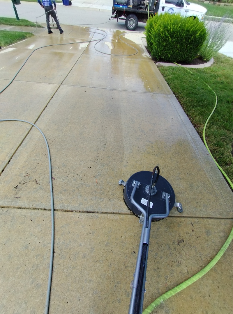 Summer driveway cleaning and sealing service in Fishers, IN