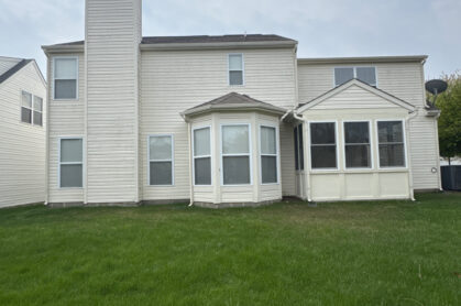 Soft washing mildew from vinyl siding in Indiana